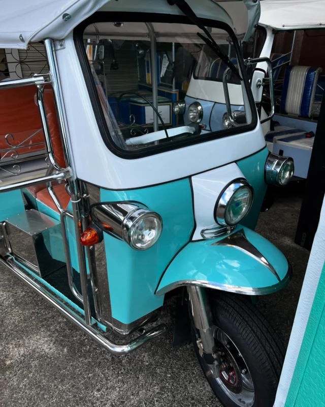 #tuktuk #トゥクトゥク #トゥクトゥクの駅 #セミレストア #完成 #かっこいい #かわいい #銚子 #観光 #レンタカー #インスタ映え #summer #sea #家族 #楽しい時間 #楽しい時間 #happy  ボロボロで汚かったトゥクトゥクをバラバラにしてセミレストアしました‼️エンジンは、バリバリ調子良かったので外装を綺麗にしました‼️
アホかもしれないけどトゥクトゥク一台一台から、声が聞こえるくらいに，トゥクトゥクが好きみたいです‼️笑
まだまだ走れるよって声が聞こえる気がしてこの車両は、綺麗にした！そしたらちょーかっこいいトゥクトゥクができてちょー喜んでる気がしました！笑
本当かわいい乗り物‼️