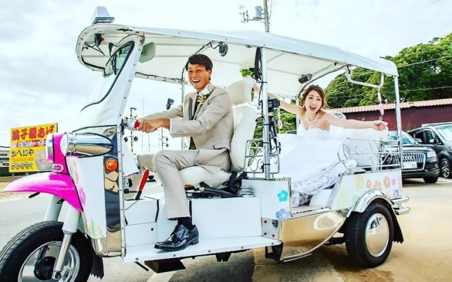#トゥクトゥク #トゥクトゥクの駅 #トゥクトゥクウェディング #トゥクトゥクプロモーション #tuktuk #tuktukpromotion #tuktukwedding #ハピネス #happiness #銚子 #original #order #幸せ #新郎 #新婦 #絵になる #銚子市 #銚子電気鉄道 #素敵 #autumn #秋 #japan #chiba #発想 #広告代理店 #結婚式 #犬吠埼ホテル 
トゥクトゥクウェディング やらせていただきました！新郎さん新婦さん笑顔がとても素敵な方で写真から幸せが満ち溢れる素敵な頑張ってなご夫婦さんでした！銚子を人間の五感で感じながら電車にホテルにトゥクトゥクにonly oneな素敵な結婚式でした！