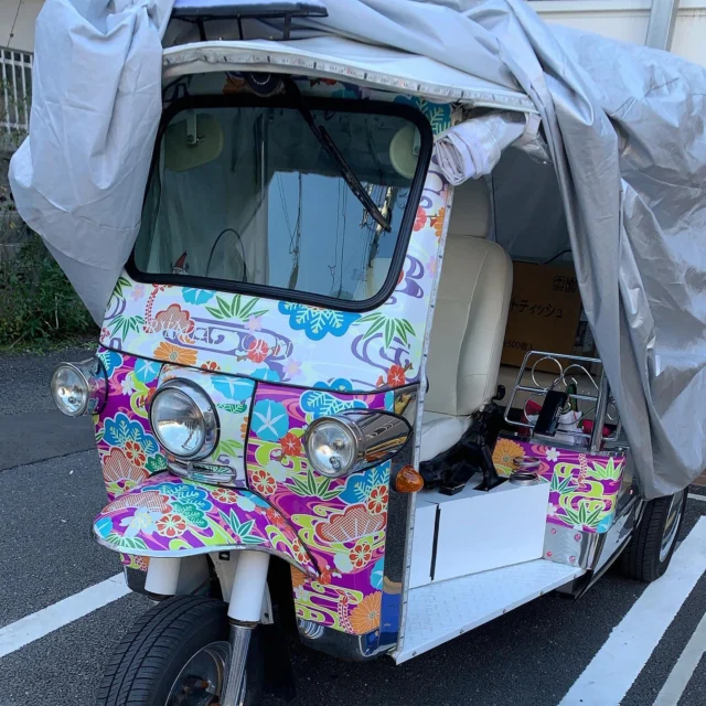 #トゥクトゥク #トゥクトゥクの駅 #修理 #オーバーホール #バッテリーケース #交換 #トゥクトゥクホスピタル #tuktuk #tuktukhospital #壊れる #followforfollowback #followｍe #千葉県 #千葉 #銚子 #銚子市 #thailand #2019 #フォローミー #病院 
#スイッチボックス #交換#配線 #配線加工 #リレー交換 #ウインカー #ウインカーがつかない 
自分のお店にあった車両をさいたま市まで会いに行きました‼️ウインカーがつかないと言うことだったので車両を見たらリレーが雨でやられてました‼️即バラシて交換したら治ってトゥクトゥクが喜んでいるように感じました‼️🤗自分の所にあったからかもしれないけど余計にトゥクトゥクが、生きているような気がするのはなんでだろう🤪🤩